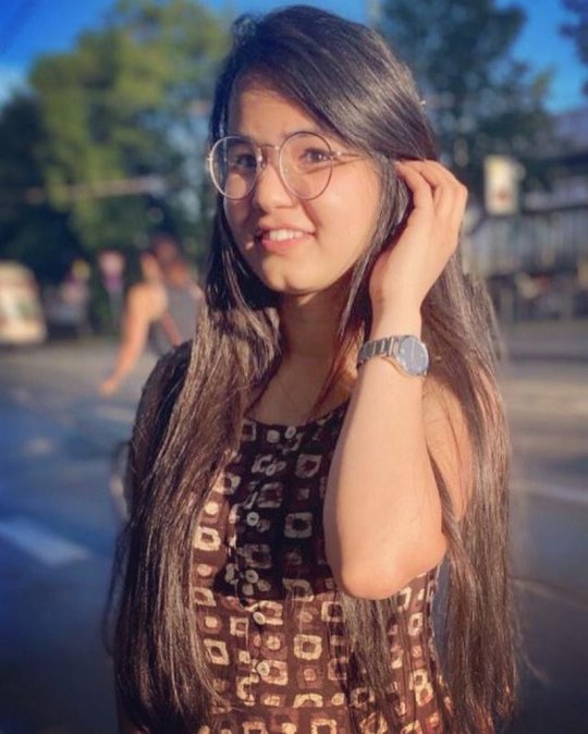 Kaur Inderpreet - German, English tutor