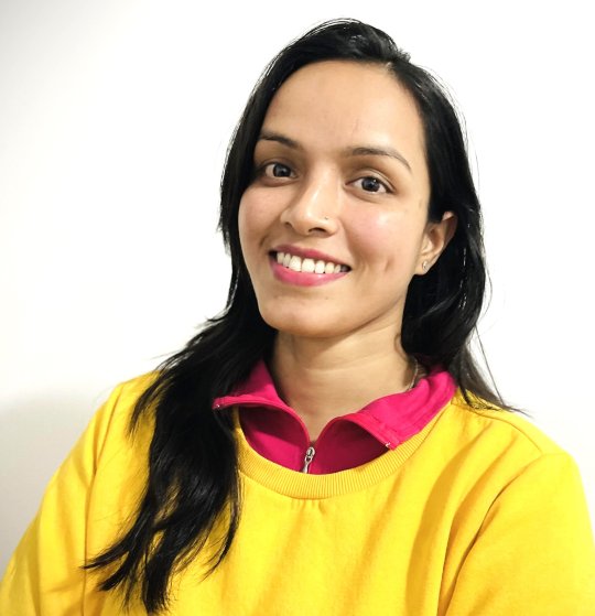 Joshi Priyanka - English, Biology, Hatha Yoga tutor