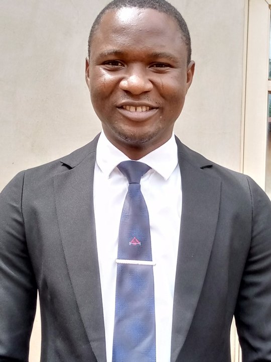 Babátúndé Adéagbo Solomon - Yoruba, Graphic design, Computer Science tutor