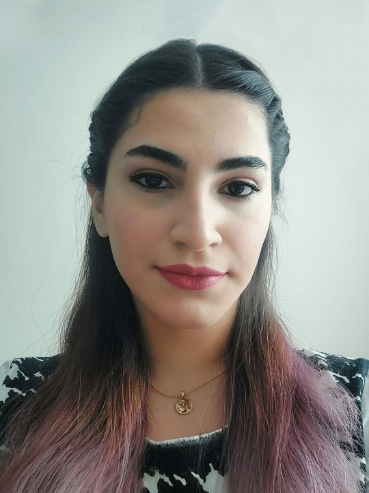 Pour Johari Behnaz - English, Persian (Farsi), Persian Literature tutor